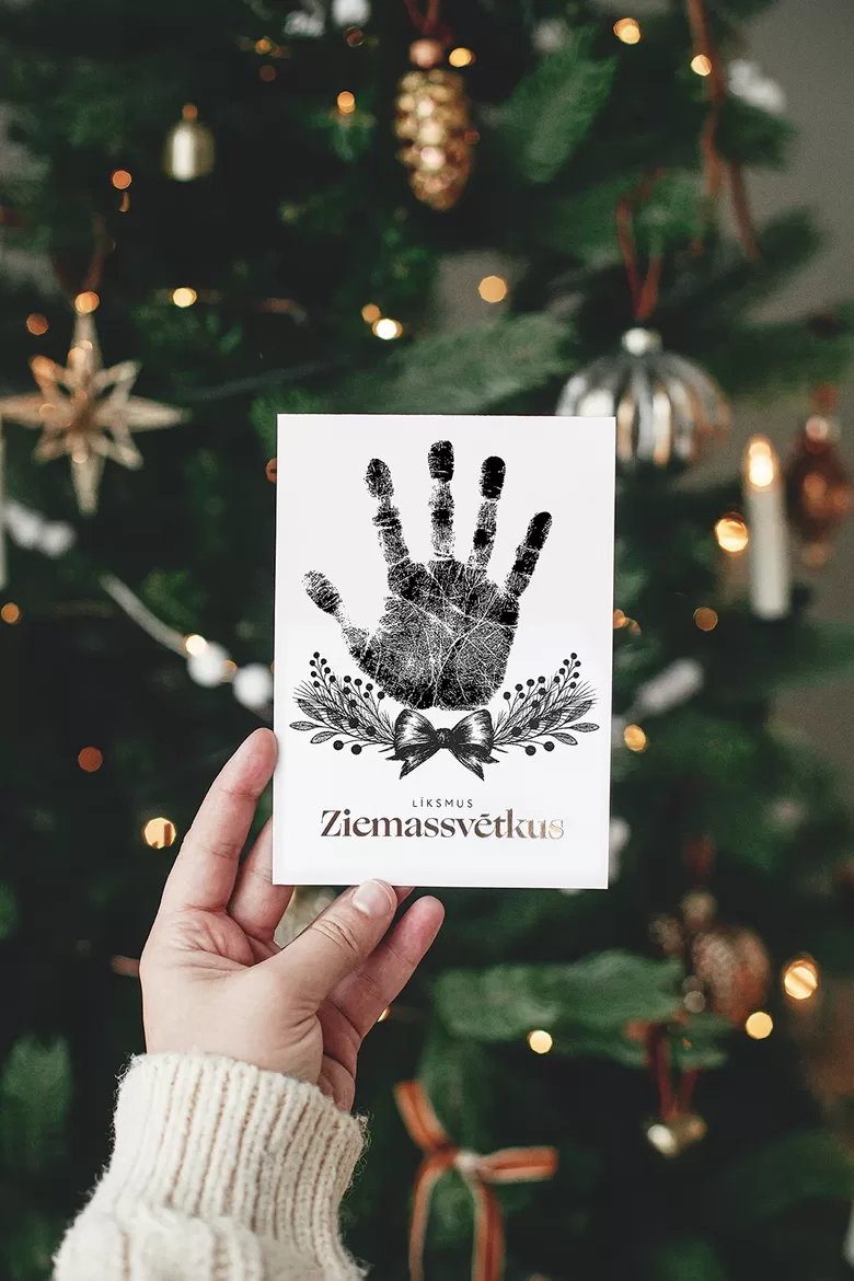 Šventinis atvirukas su dekoru (7-9 cm pėdoms ir rankoms)