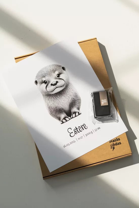 Personalized imprint set with an otter cub.